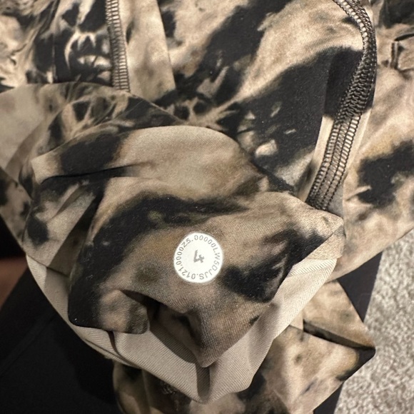 [Like New] Lululemon Invigorate High-Rise Tight 28" - Multi-Color - Picture 4 of 8